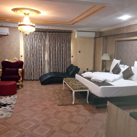 Eterno Hotel Benin City Buitenkant foto