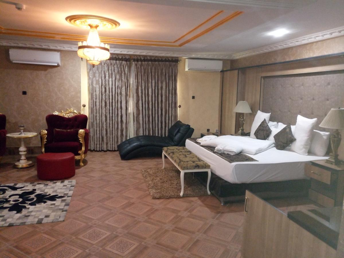 Eterno Hotel Benin City Buitenkant foto